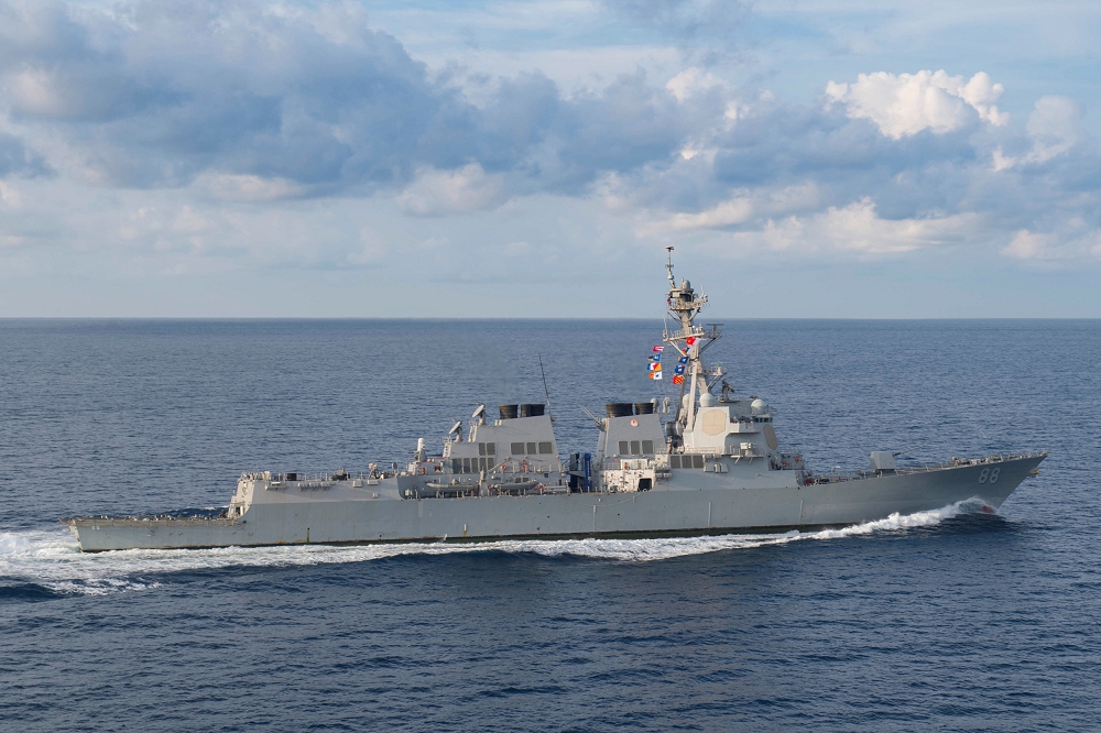 繼本月5日兩艘美軍驅逐艦進入南海水域之後，美國「普雷布爾號（USS Preble DDG 88）」19日再次進入黃岩島12海浬水域。（湯森路透）