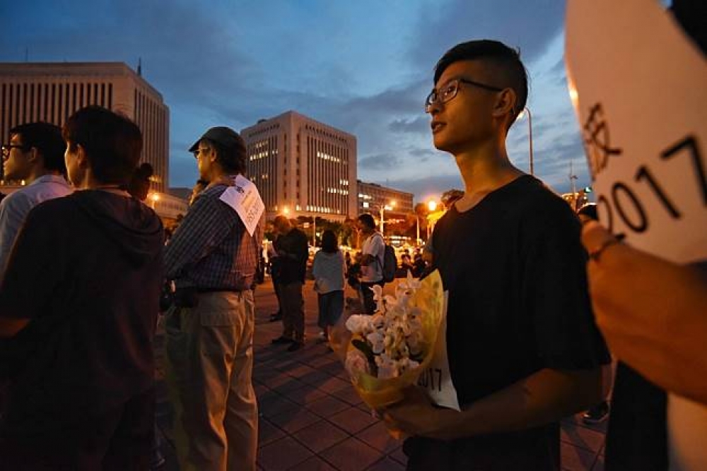 非營利組織華人民主書院於14日下午6時將在自由廣場舉行「劉曉波追思會」，悼念人權鬥士劉曉波。（攝影：李昆翰）