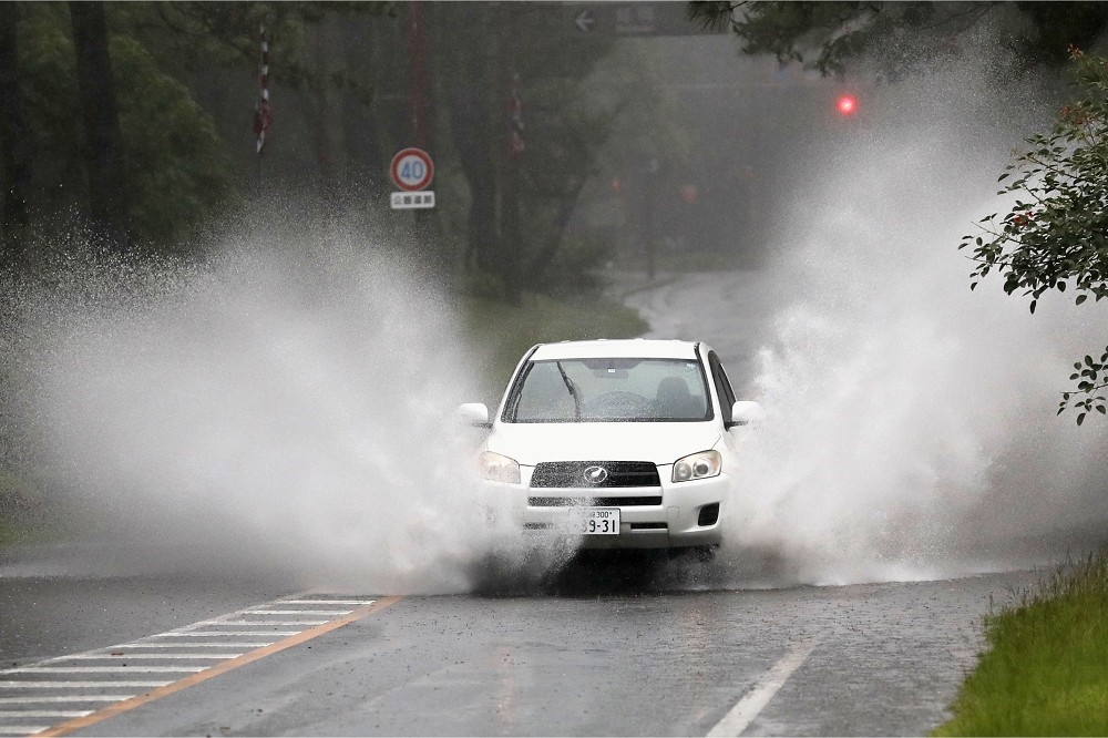 九州受梅雨鋒面影響，累積降雨量超過1000毫米。（湯森路透）