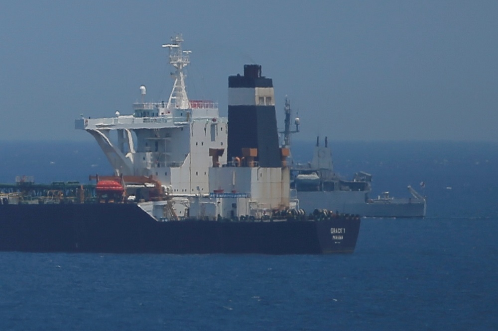 伊朗油輪「Grace 1號」4日在直布羅陀海域遭到英國海軍扣押。（湯森路透）