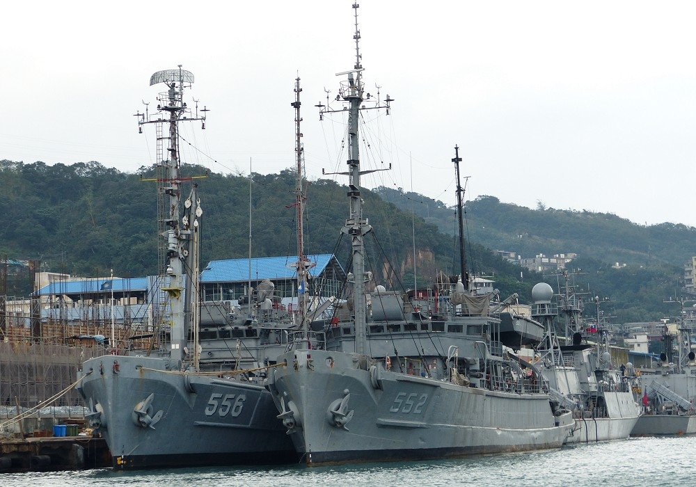 大湖艦ARS-552船齡已高達77歲，海軍實有必要將其汰換序列向前挪移。（維基百科）