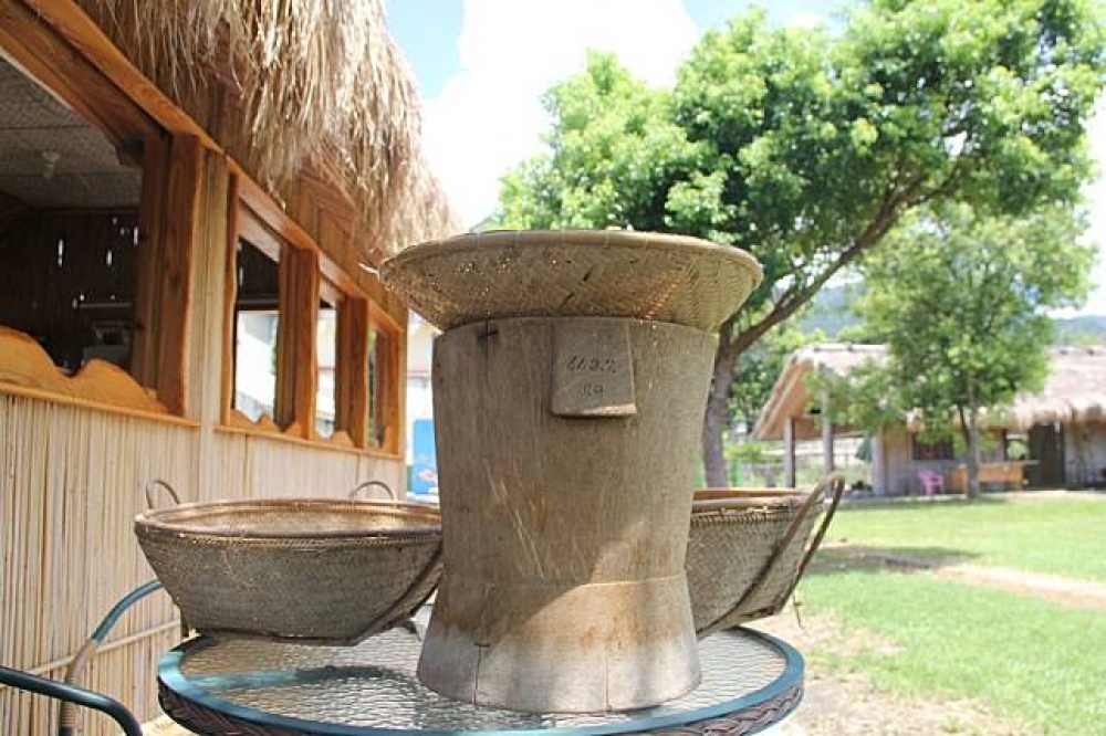 32鄰咖啡　煮糯米飯和捕撈採集器具（圖片：臺東慢食節）