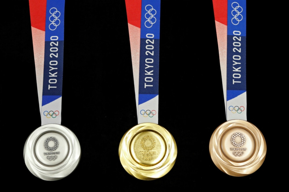 由回收金屬製成、東京2020奧運的金銀銅獎牌。（湯森路透）