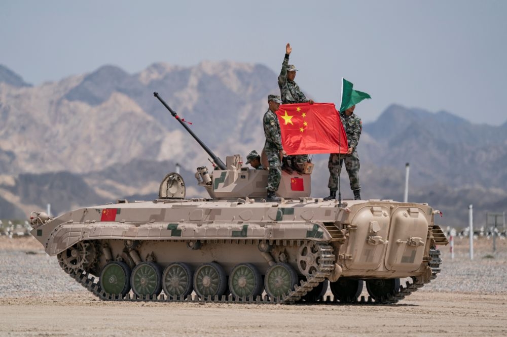 中國解放軍在新疆的演習。（湯森路透）