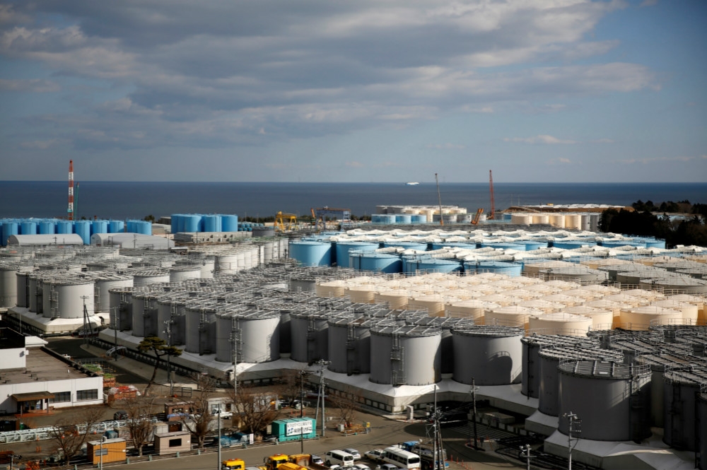 日本福島縣福島第一核電廠存放輻射水的大水槽。（湯森路透）