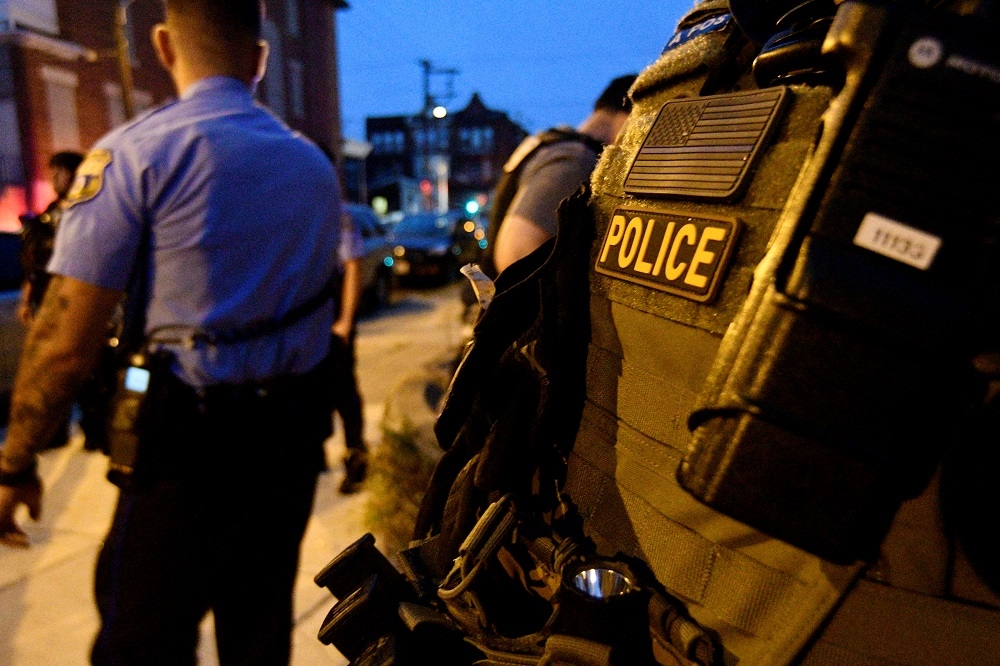 費城北部城鎮14日下午發生槍擊案，造成6名警方中彈。（湯森路透）