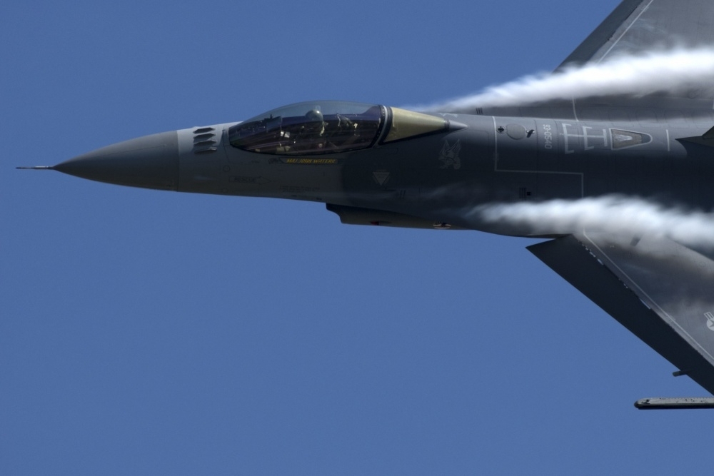 美國空軍F-16 Viper飛行特技隊進行飛行表演。（圖片取自美軍DVIDS系統）