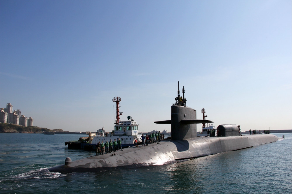 美軍巡弋飛彈核子潛艦「俄亥俄號」2012年抵達南韓釜山港。（圖片取自美國海軍）