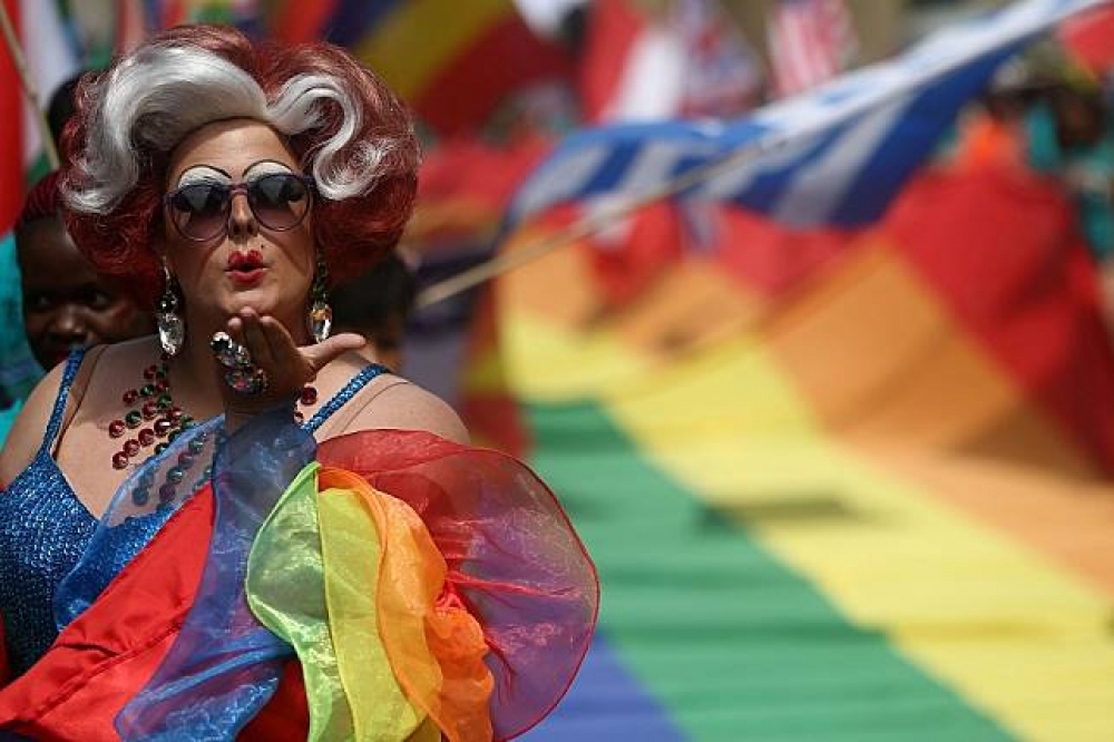 英國同性戀除罪化半世紀。圖為日前倫敦舉行年度同志盛事「Pride」遊行。（湯森路透）