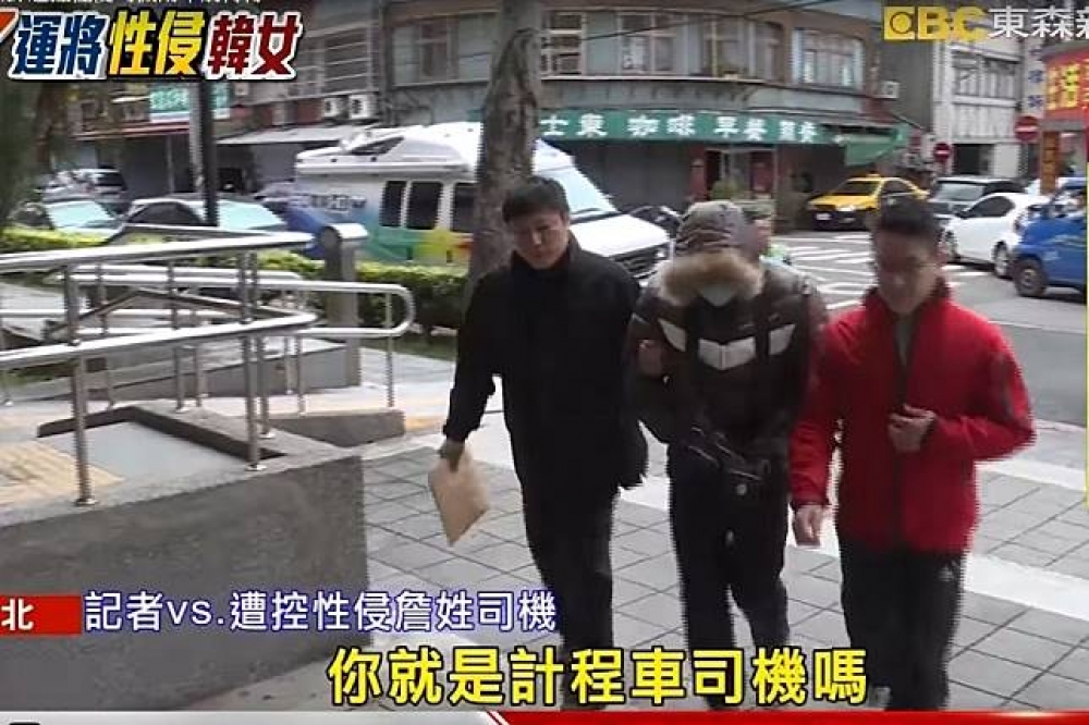 計程車司機詹侑儒涉嫌在1月間對3名來台旅遊韓國女學生下安眠藥及毒品，再性侵其中1女，士林地院28日宣判，他11年徒刑，可上訴。（翻攝自東森新聞台）
