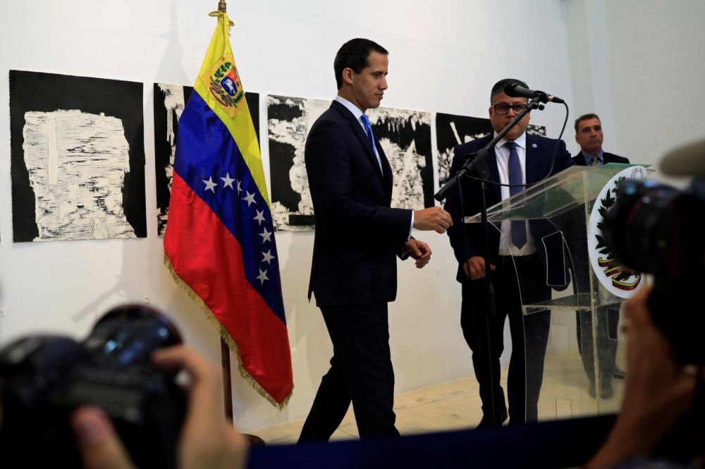 委內瑞拉臨時總統瓜伊多28日召開記者會。（湯森路透）