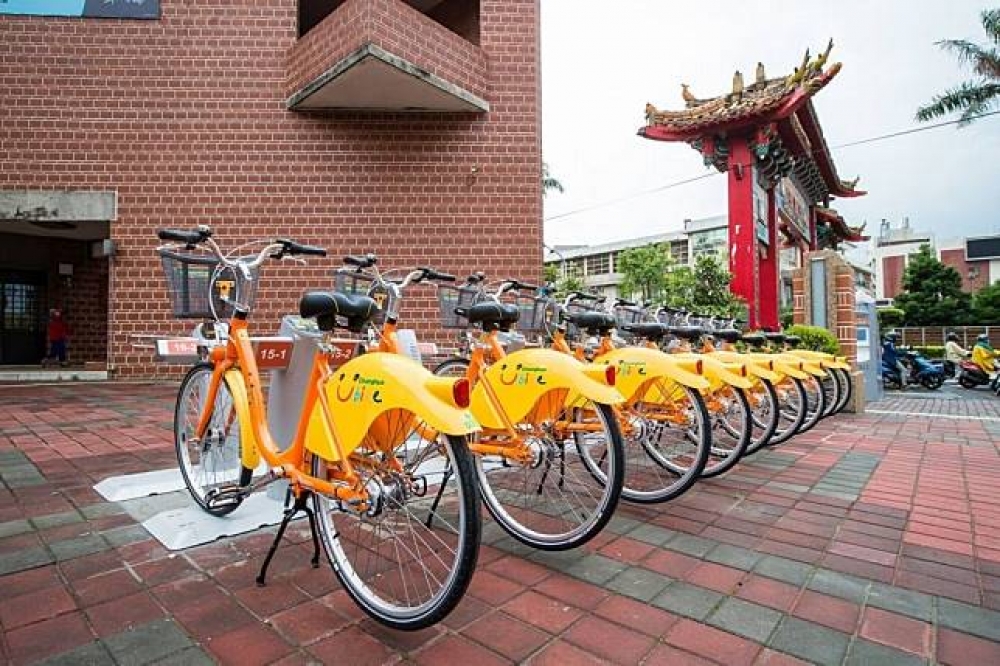 因應尼莎颱風，YouBike微笑單車29日宣布，全台各場站與服務中心將分別自晚間6時與8時起暫停營運。（翻攝自YouBike公司臉書）