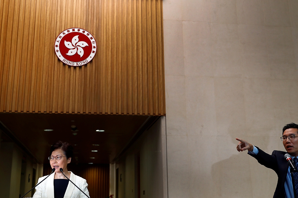 香港行政長官林鄭月娥指自己由始至終沒向北京請辭。（湯森路透）