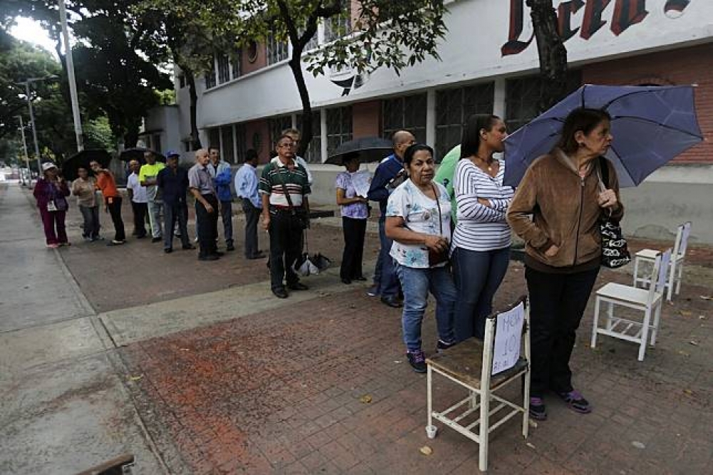 委內瑞拉首都卡拉卡斯一處投票所30日的投票情況。（美聯社）