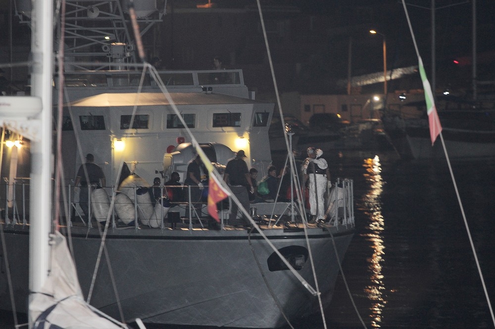 義大利14日允許挪威救援船「海洋維京號」上的82名移民入境。（湯森路透）