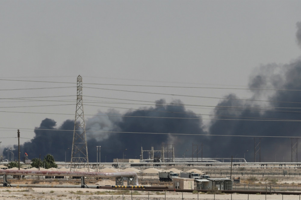 沙國煉油廠遭炸，川普授權視需要釋出戰略石油儲備。（湯森路透）