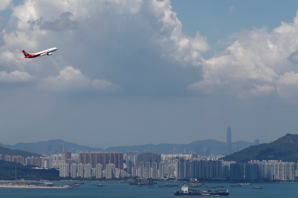 香港航空9月起為減少支出成本，高階主管減薪20％，呼籲員工放無薪假。（湯森路透）