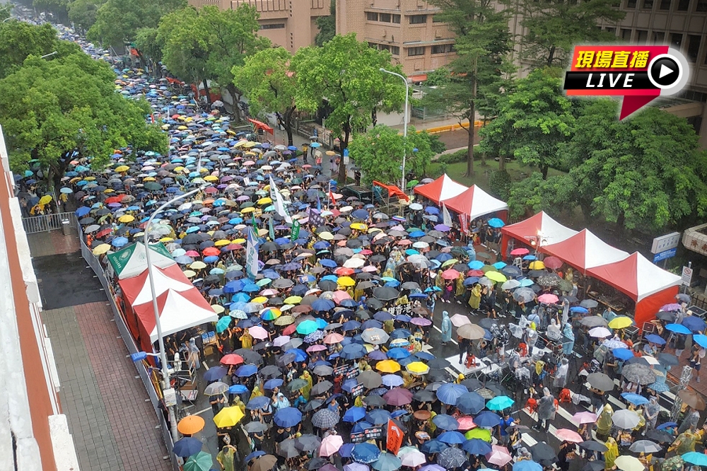 民間團體29日舉行「929台港大遊行－撐港反極權」遊行，包括民進黨、時代力量等政黨將聲援，銅鑼灣書店老闆林榮基、香港歌手何韻詩等人都會出席。（張家銘攝）
