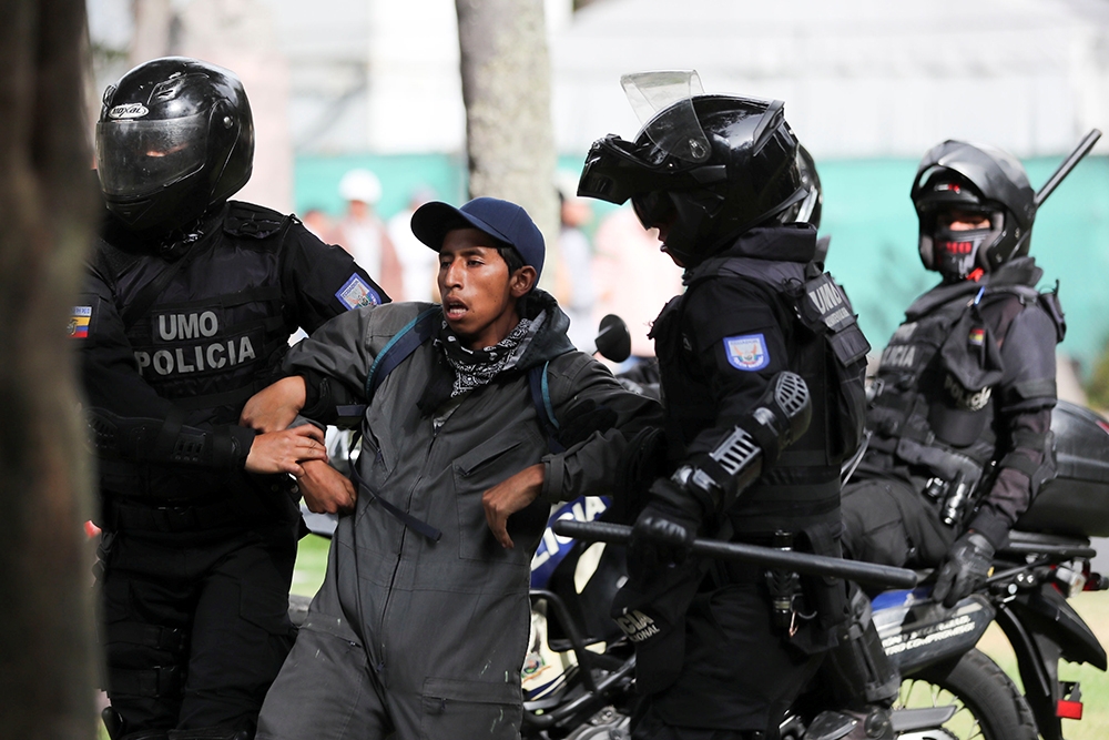 厄瓜多抗議油價示威演變成警民衝突。（湯森路透）