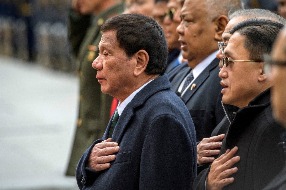 菲律賓總統杜特蒂（中央）上週訪問莫斯科。（湯森路透）