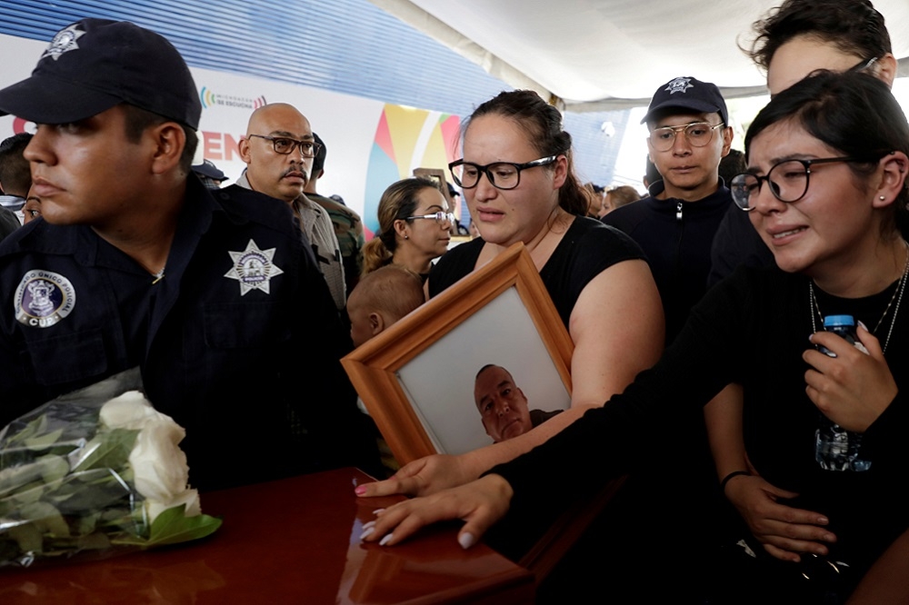 墨西哥米卻肯州14日發生販毒集團埋伏襲警事件，造成13名警員殉職。（湯森路透）