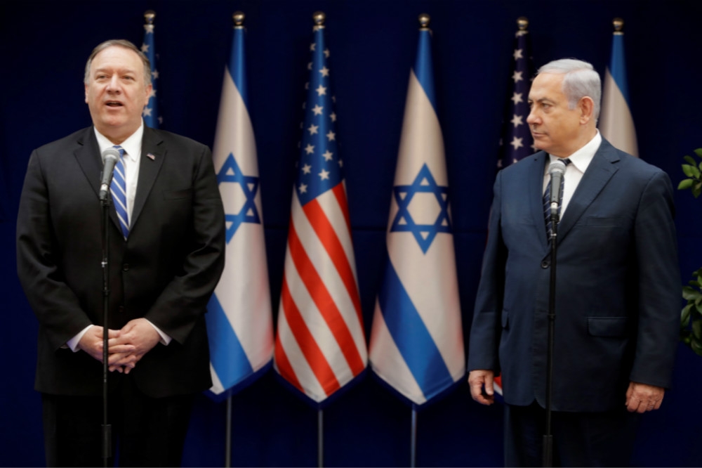 美國國務卿蓬佩奧（左）訪問耶路撒冷，與總理納坦雅胡（右）進行會晤。（湯森路透）