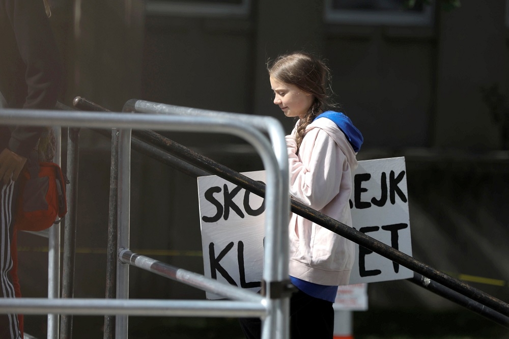 瑞典16歲環保鬥士童貝里發起的周五罷課行動，呼籲全球重視氣候變遷的嚴重性。（湯森路透）