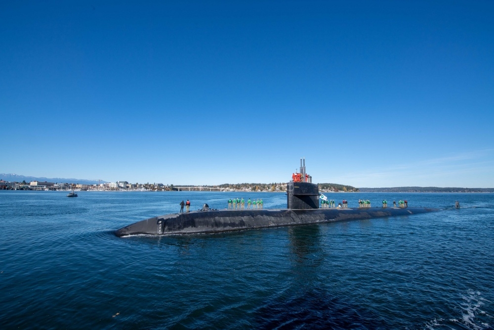 美國洛杉磯級核子潛艦「奧林匹亞號」返回母港準備退役。（圖片取自美軍DVIDS系統）