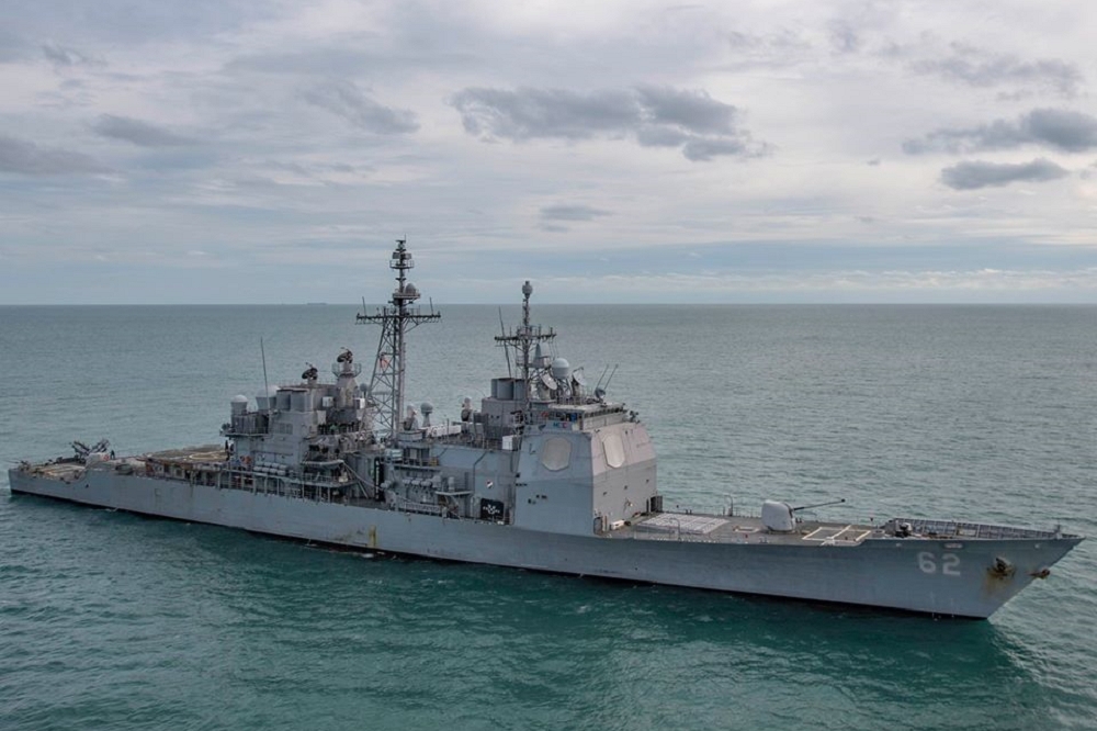 美國海軍飛彈巡洋艦「昌塞勒斯維號」12日經過台灣海峽，為9月以來的首次。（取自USS Chancellorsville CG-62臉書）