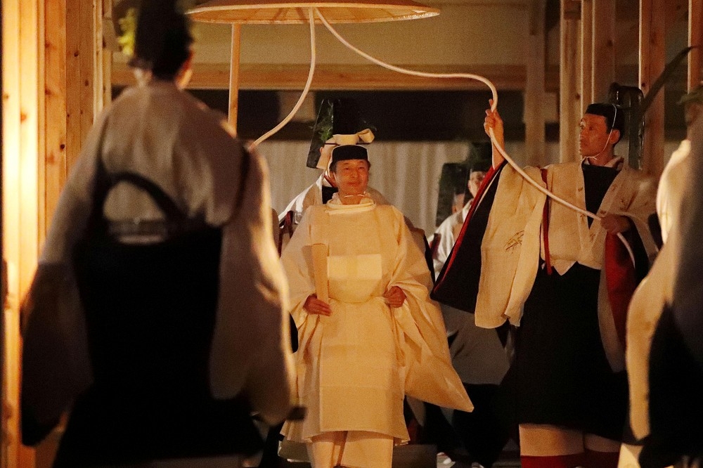 日本天皇德仁14日晚上舉行大嘗祭之儀。（湯森路透）