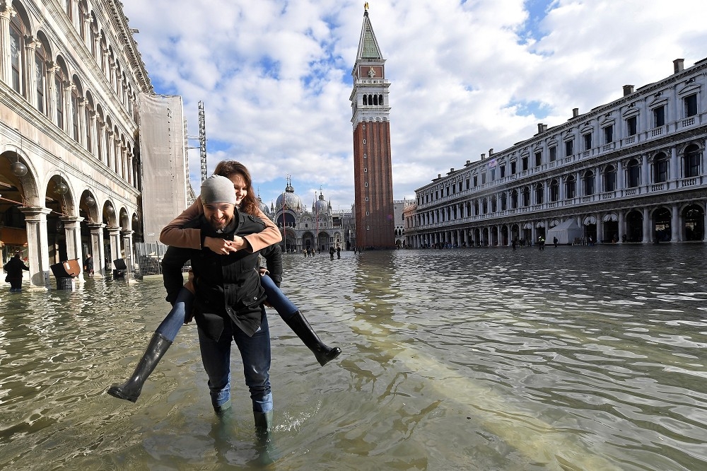 淹水的義大利威尼斯聖馬可廣場。（湯森路透）