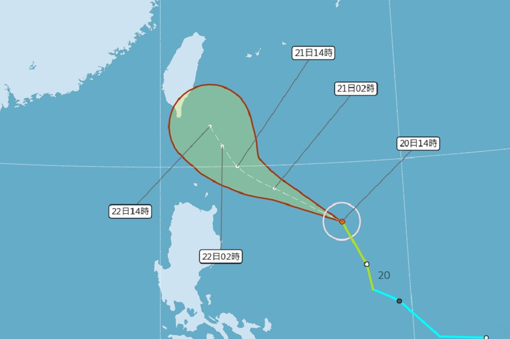 第37號颱風鳳凰路徑修正，最快21日上午發布海上颱風警報。（取自中央氣象局）