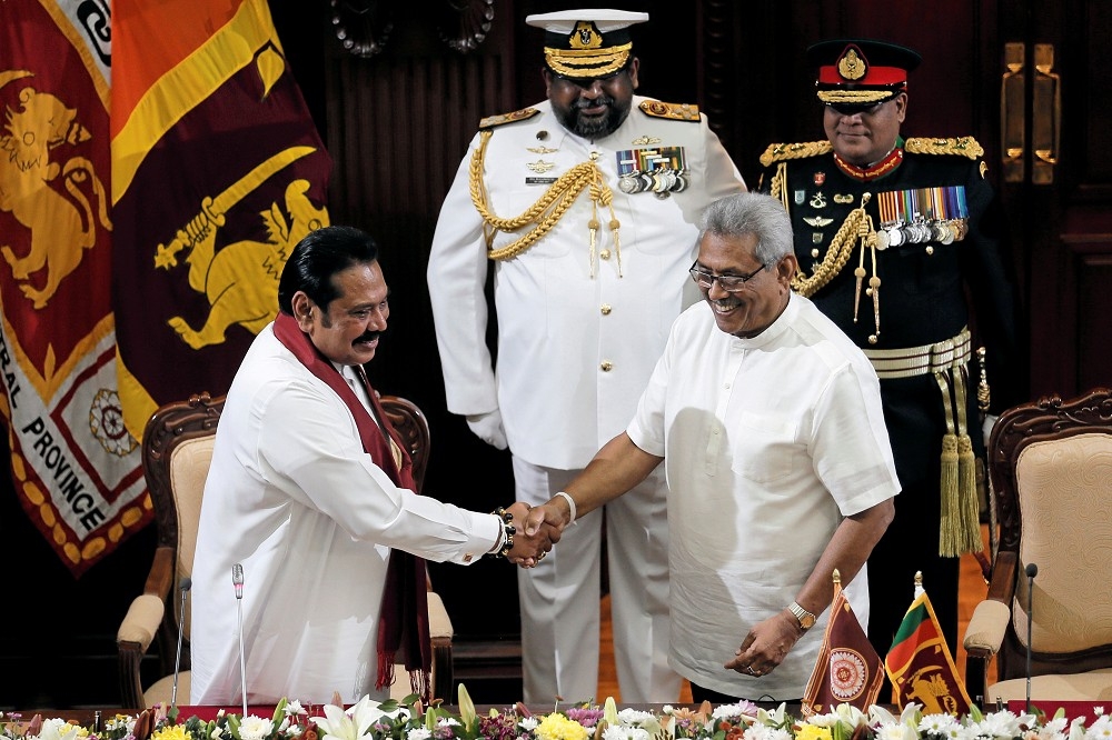 斯里蘭卡新總統戈塔巴耶任命哥哥馬欣達新總理。（湯森路透）