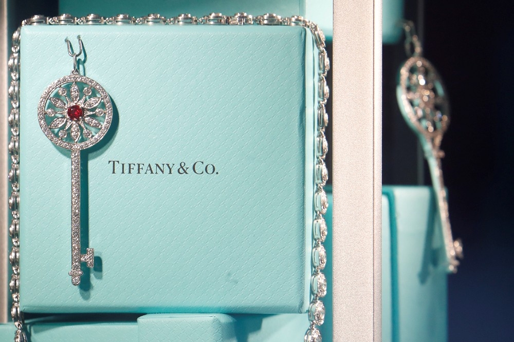 美國精品珠寶商蒂芙尼以新台幣4900議員高價和法國精品公司LVMH「聯姻」。（湯森路透）