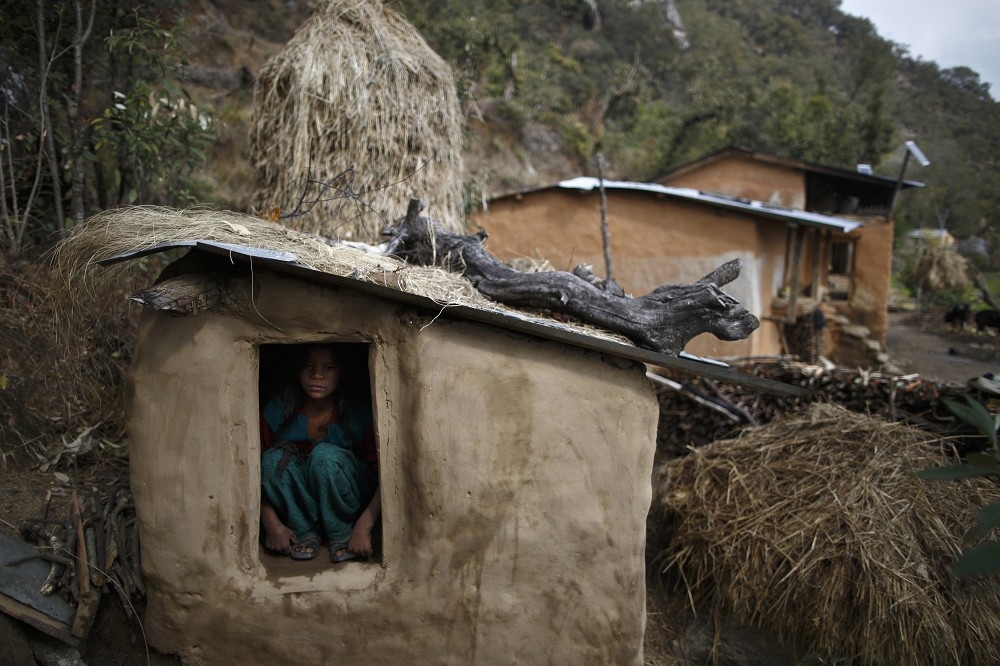 沒有窗戶、極其狹小的尼泊爾「月經小屋」。（湯森路透）