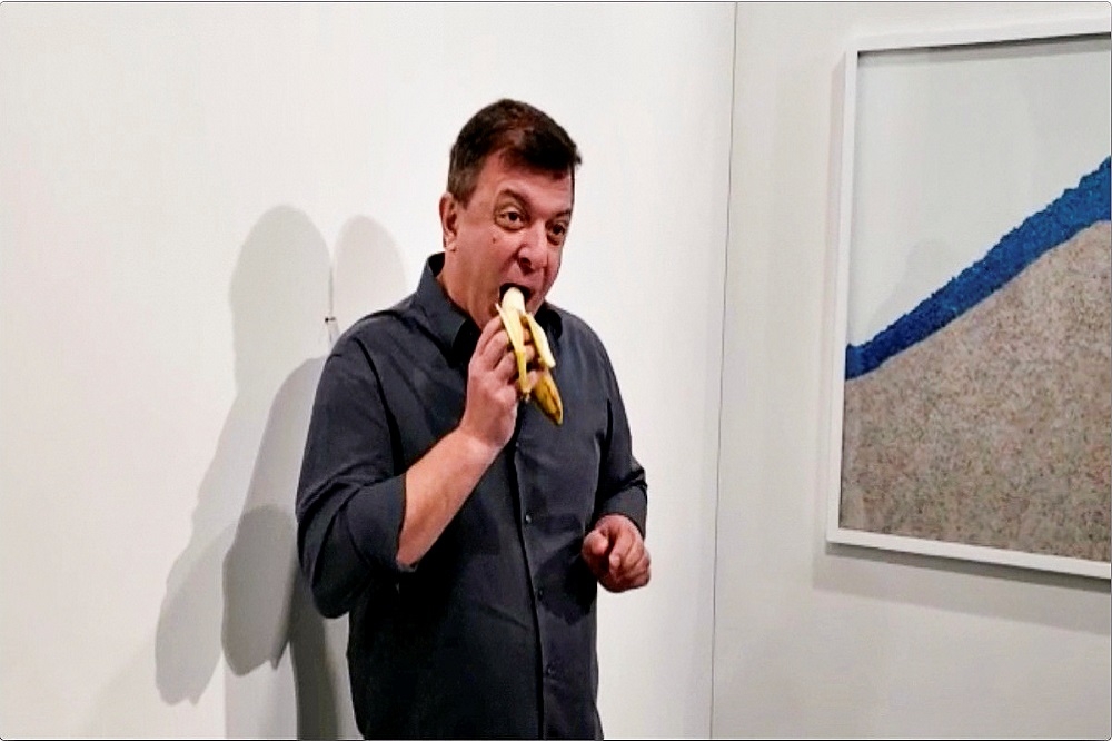 行為藝術家達土納（David Datuna）表示，香蕉十分美味。（湯森路透）