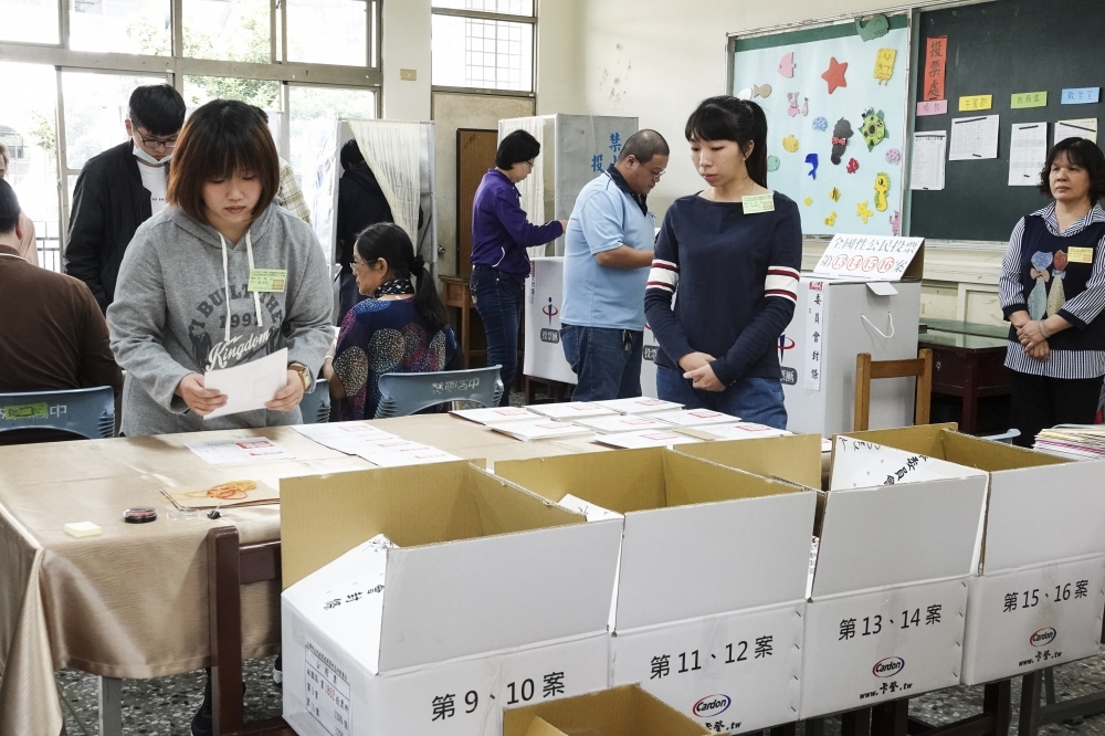北京消息透露，在2020大選中，中共組織系統將啟動投票所外「盯場」催票及估算投票人數作業，將所掌握的粗估票數即時回報。（陳沛妤攝）