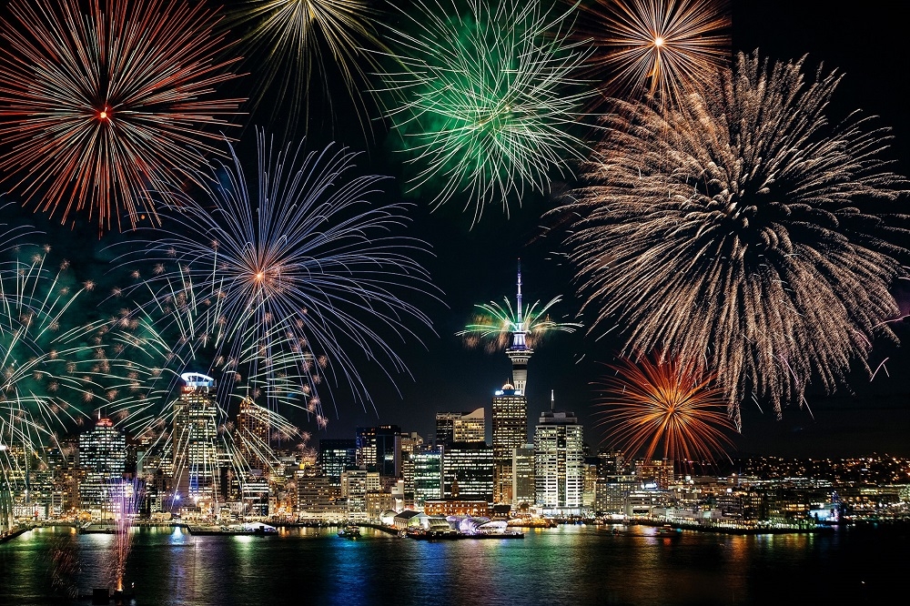 紐西蘭奧克蘭天空塔盛大跨年煙火秀，正式迎接2020年到來。（圖片取自奧克蘭市議會網站）