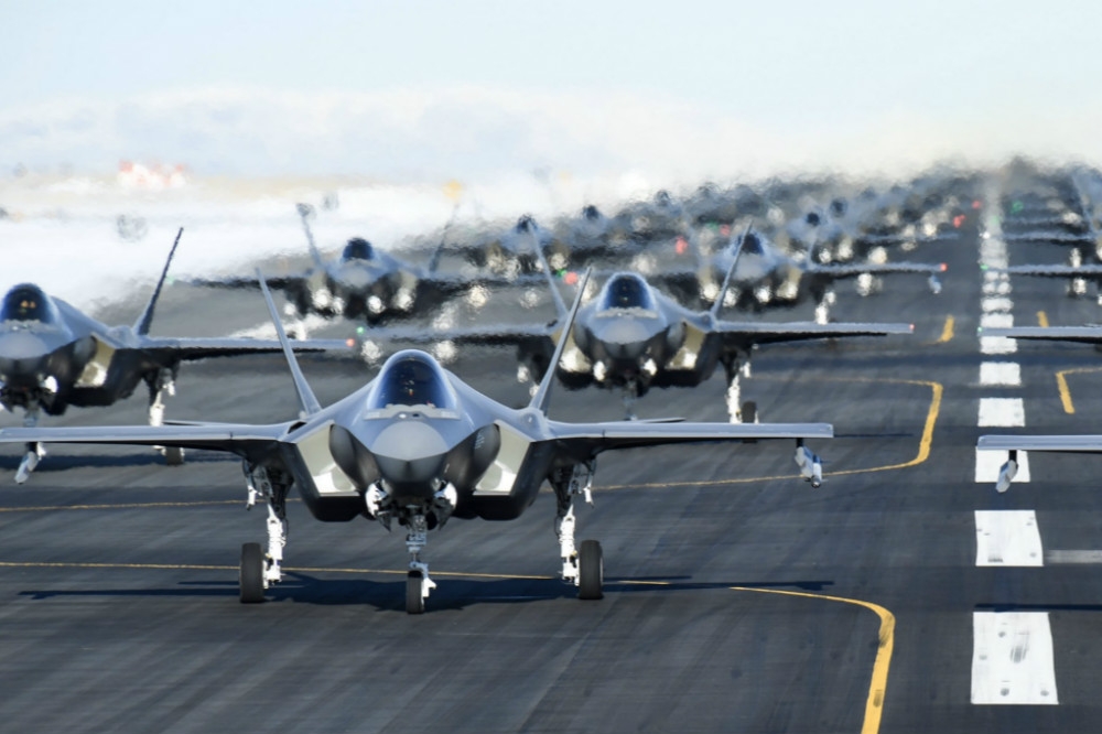 位於猶他州的希爾基地，52架現役F-35A戰機以「大象走路」模式展示。（圖片取自美國空軍）