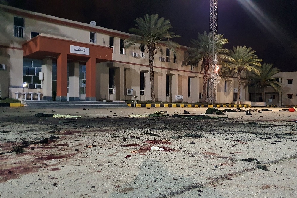 利比亞首都的黎波里（Tripoli）的軍事學院遭到空襲，釀30人喪命。（湯森路透）