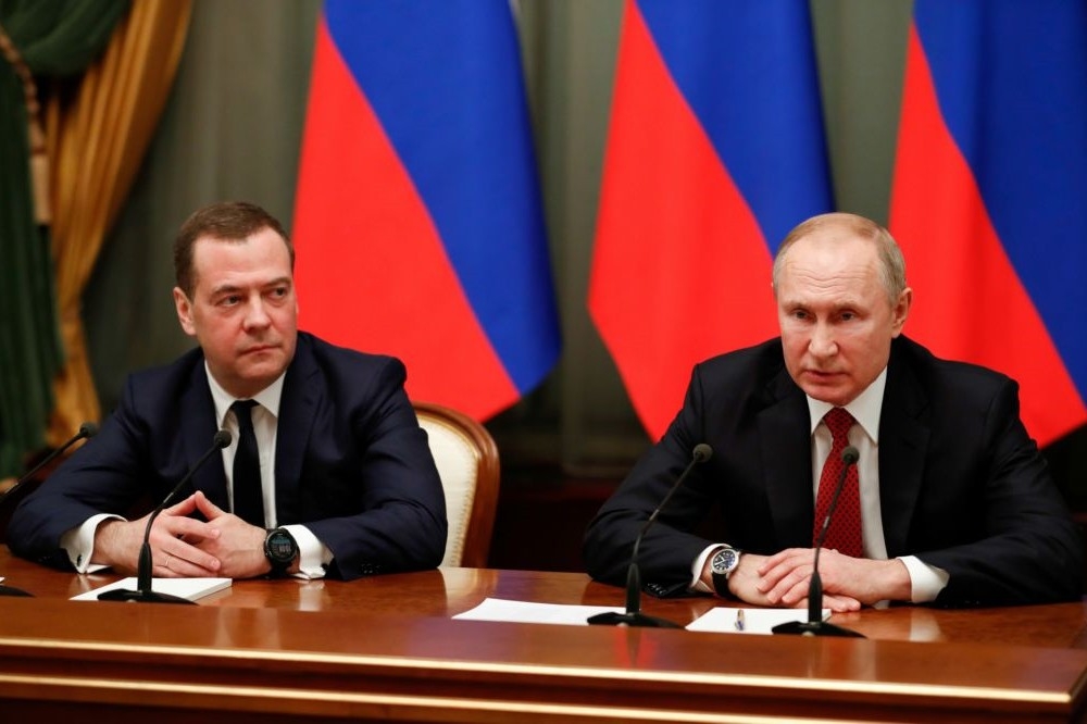 俄羅斯總統普京與總理梅德韋傑夫（左）。（湯森路透）