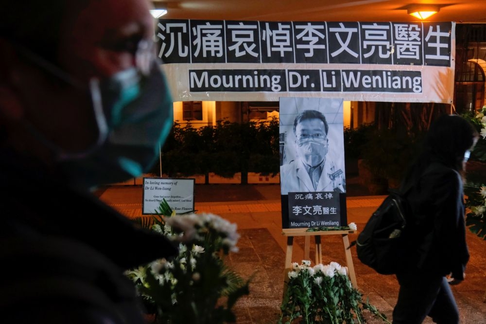香港7日悼念李文亮醫師。（湯森路透）