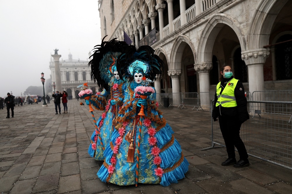 每年2月登場的威尼斯嘉年華又稱威尼斯面具節，2020年受到武漢肺炎疫情影響，提前取消。（湯森路透）