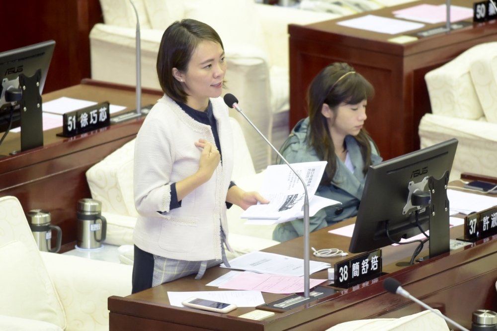 台北市議員簡舒培在臉書發文，要求柯文哲如果不進入狀況，就請閉上嘴。（資料照片／張哲偉攝）