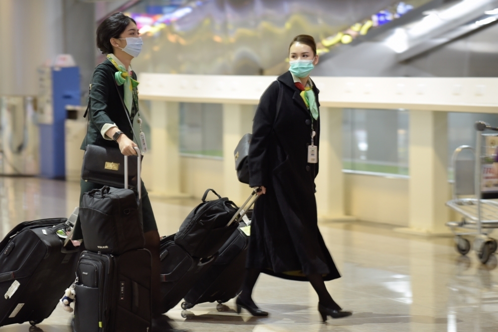 因疫情衝擊，長榮航空17日起宣布開放申請「專案事假」，每月最多請14天。(資料照片／王侑聖攝)