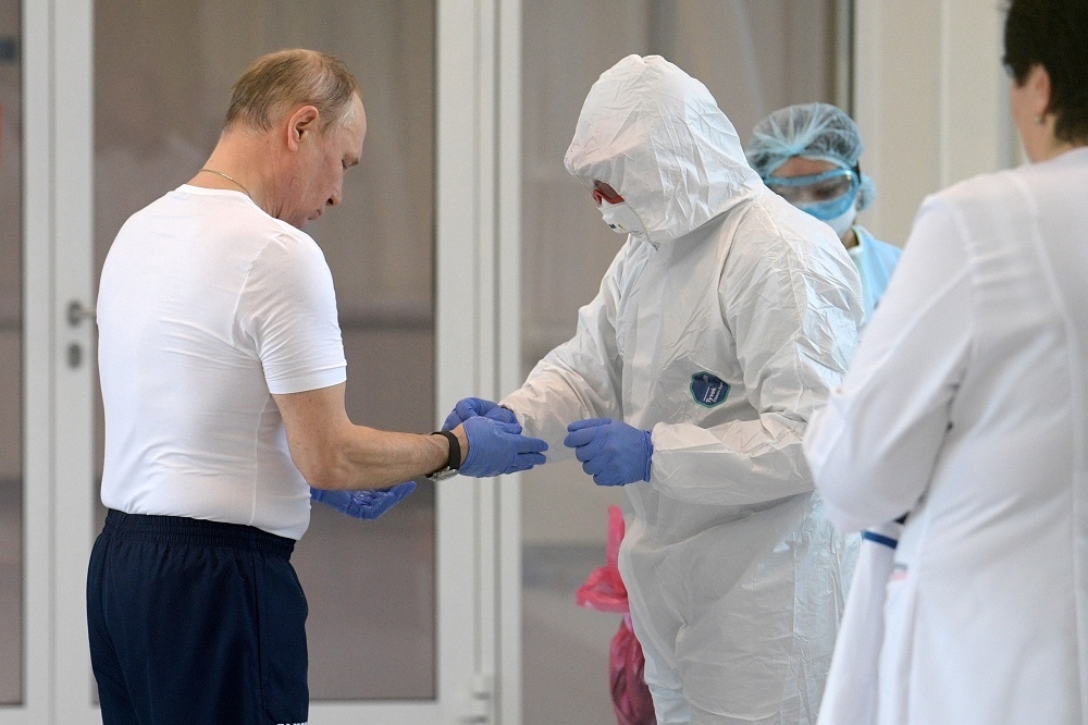 俄羅斯總統普京（Vladimir Putin）到院探訪確診患者。（湯森路透）