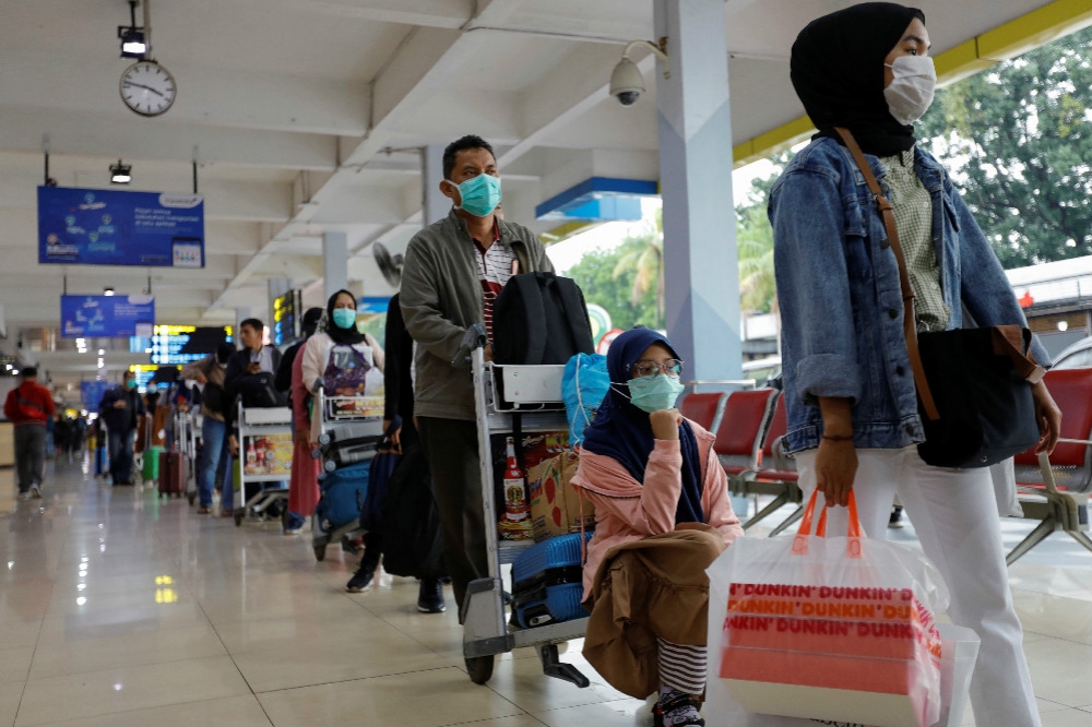 僅僅一個月的時間，印尼從「零確診」感染肺炎、躍升為東南亞死亡人數最多的國家。（湯森路透）