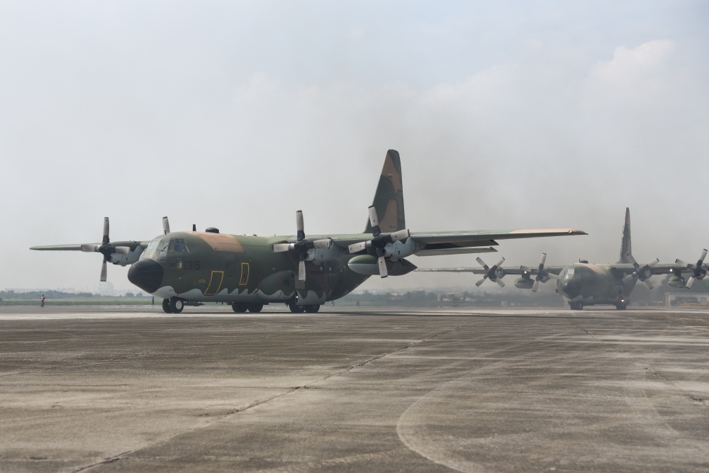 C-130H運輸機性能提升案，第一批11架C-130H運輸機因已服役34年，空軍準備從這批的航電系統數位化等設備著手。（資料照片／張文玠攝）