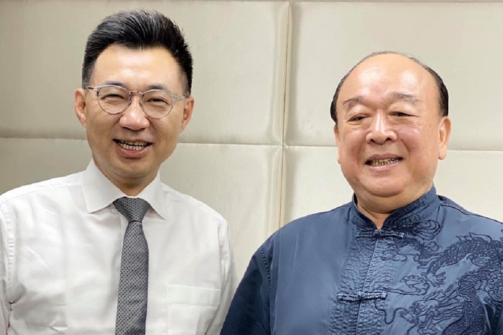黨主席江啟臣（左）30日與吳斯懷（右）在立法院國會辦公室會。（取自吳斯懷臉書）