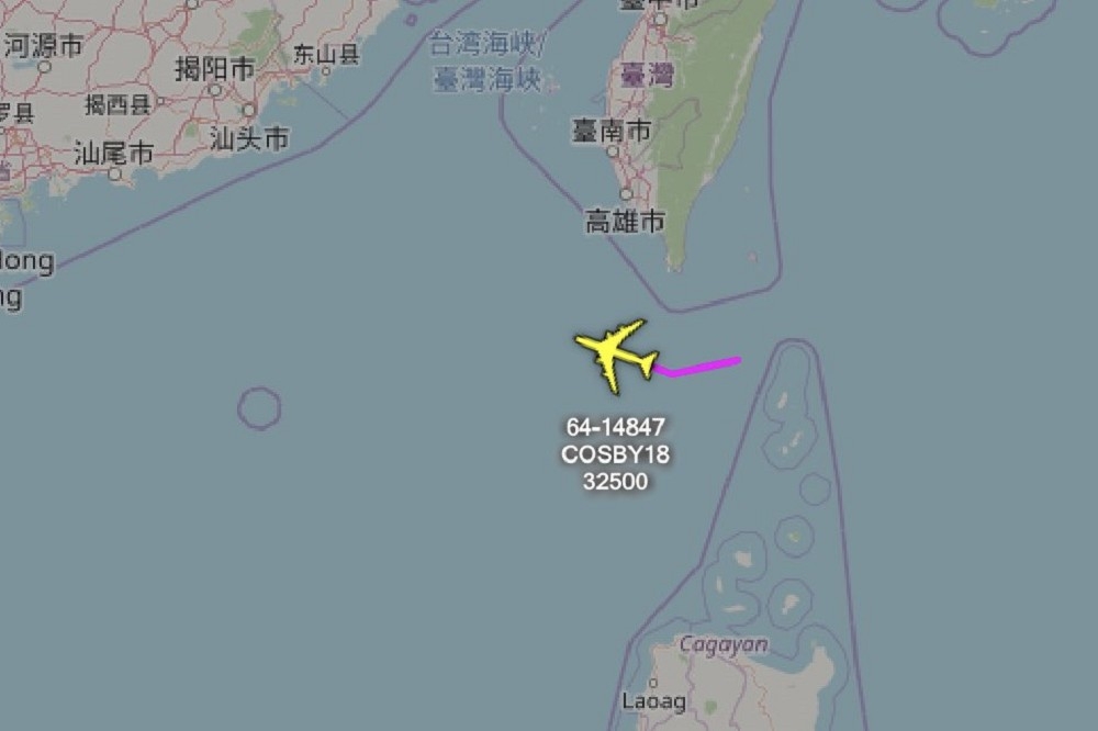 9日早上繼中共軍機繞台後，中午來自美軍RC-135U電偵機，也現蹤在台灣南部海域執行任務。（取自「飛機守望」Aircraft Spots推特）